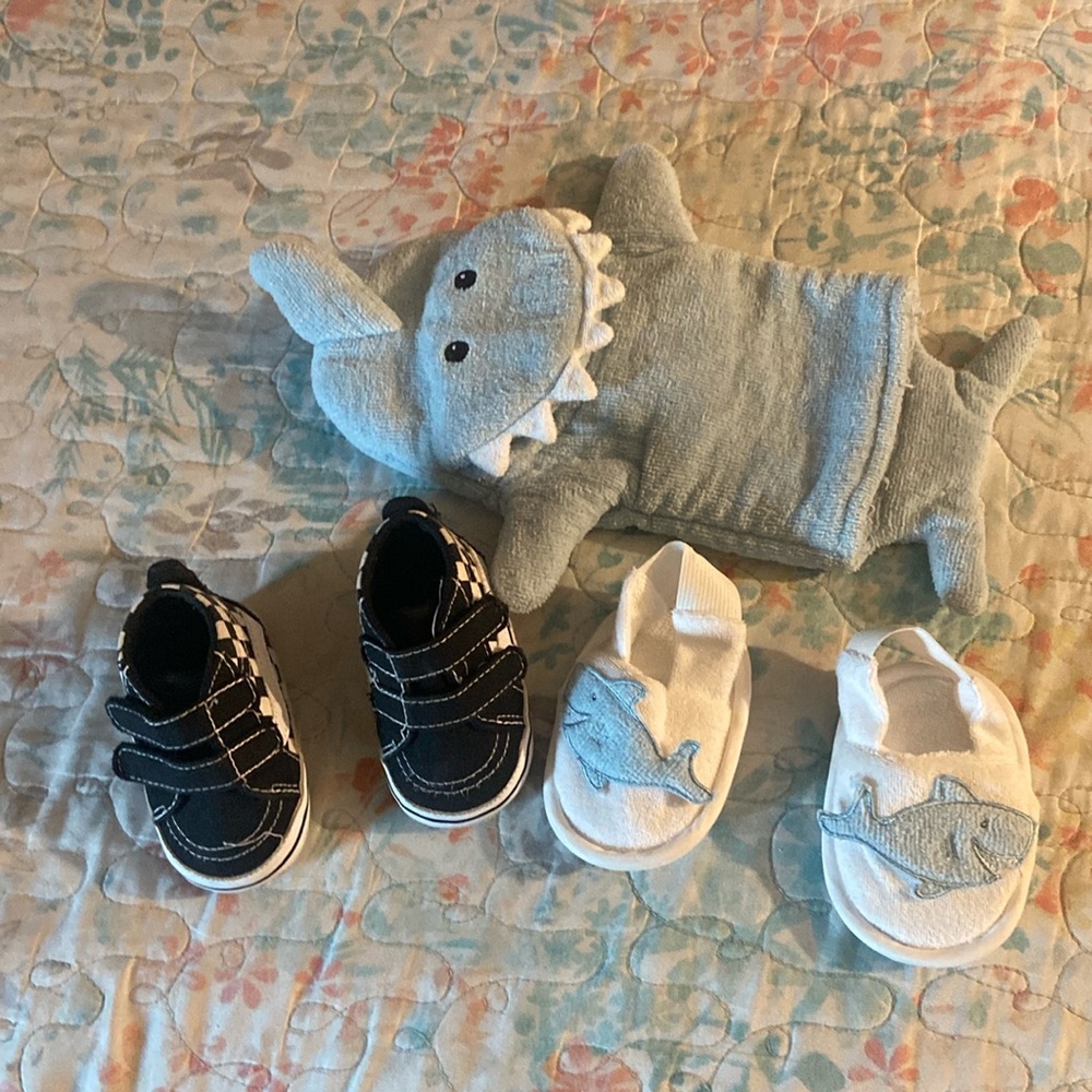 Baby bundle shoes,sleepers and bath puppet